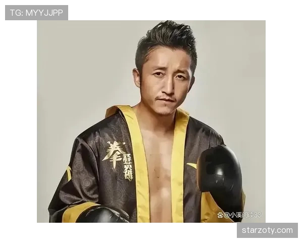 邹市明牵孩子逛菜市场，手上那只包比我半年房租还贵，笑不出来